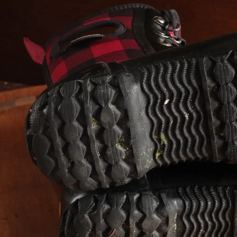 Bogs Boots Youth Size 4 BLK Red Sidney Lace Plaid‎ Rain Waterproof Chore Outdoor